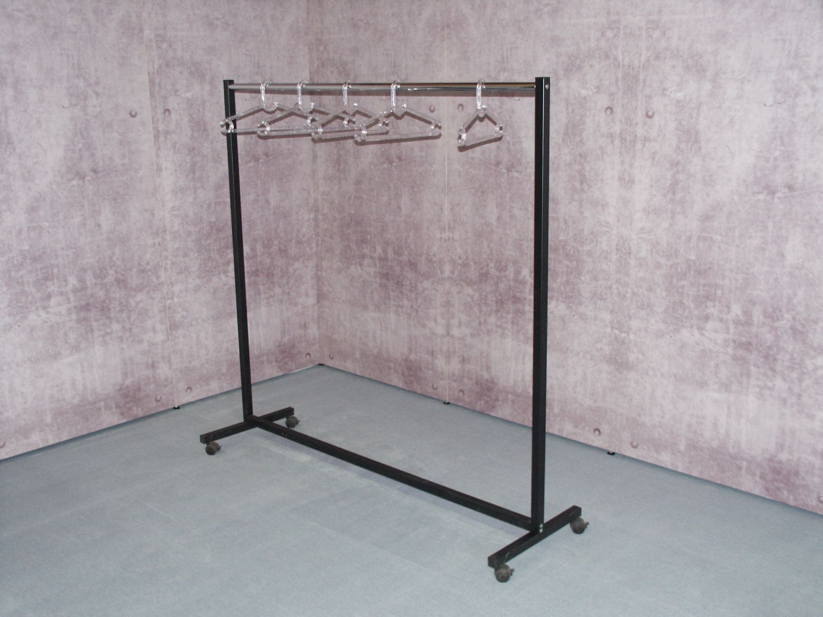 Garderoben-Konfektionsständer mit Stange