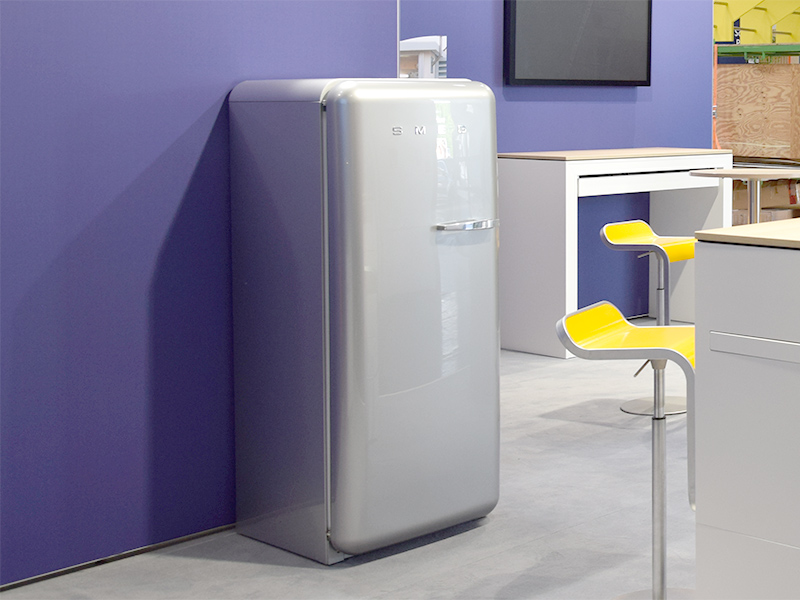 Flaschenkühlschrank SMEG im Retro Look