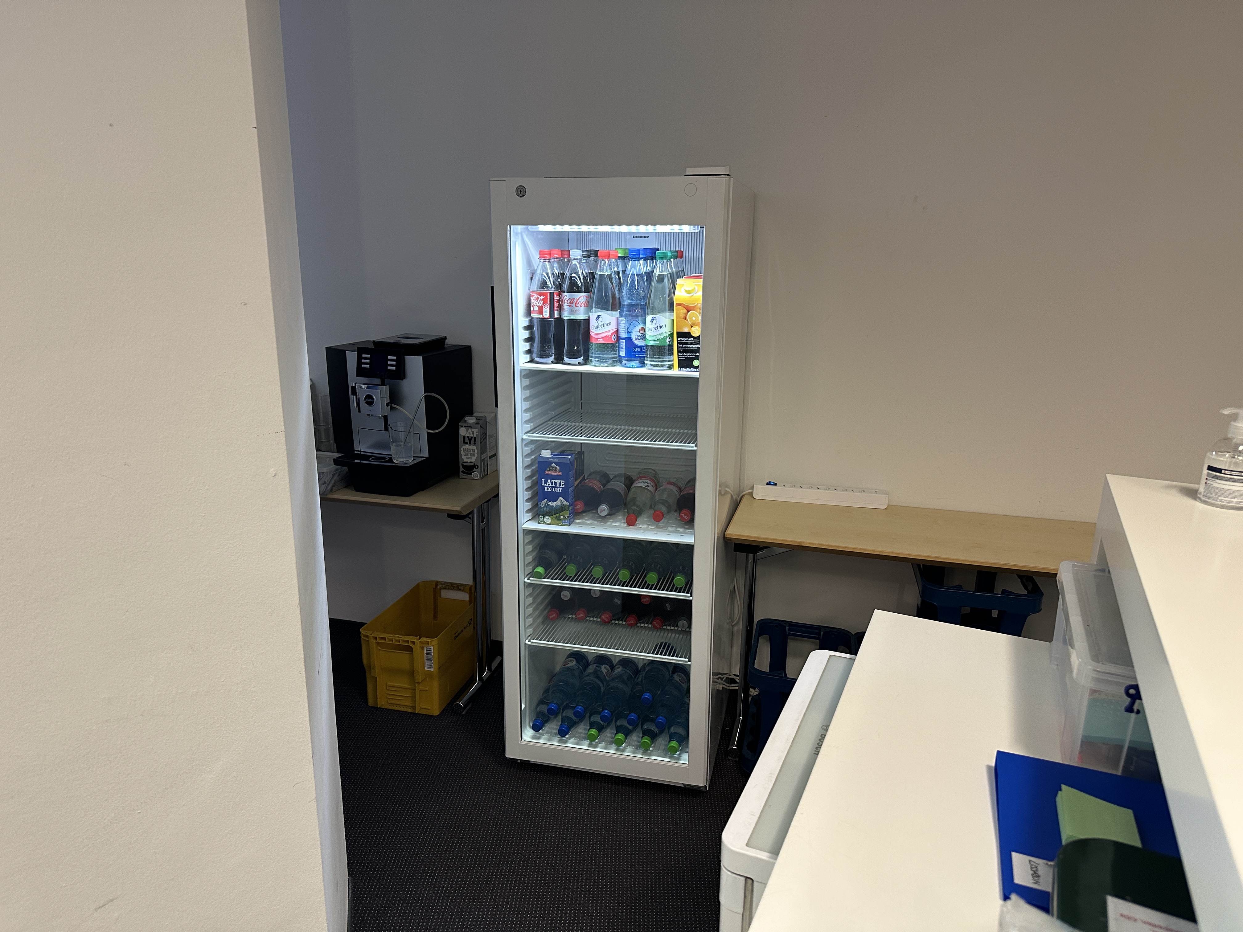 Kühlschrank mit Glasfront hoch